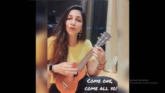 ஐபிஎல் வீரர்களை வாழ்த்தி பாடல்… தானே இசையமைத்து அசத்திய பிரபல தொகுப்பாளினி!