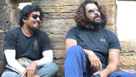 கோட்டைசுவருக்கு மத்தியில் இரண்டு ஜாம்பவான்கள்… பொன்னியின் செல்வன் ஷூட்டிங் ஸ்பாட் போட்டோ !