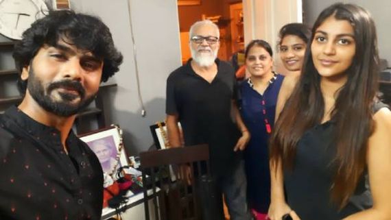 எழுந்து நின்றாரா யாஷிகா... நடிகர் பகிர்ந்த ஃபோட்டோ உண்மை தானா ? 