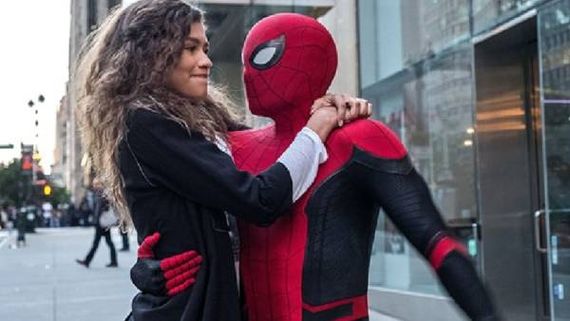 காதலிக்கு அசத்தலாய் பிறந்த நாள் வாழ்த்து கூறிய ஸ்பைடர் மேன் ஹீரோ டாம் ஹாலண்ட்! 