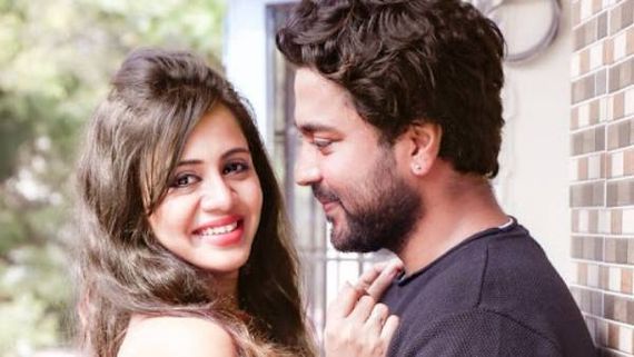 மனைவிக்கு ஆபாச மெசேஜ்… போலீஸில் புகார் கொடுத்த அஞ்சனாவின் கணவர் !