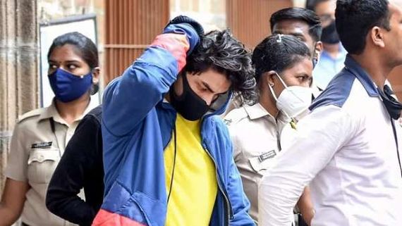 ஆர்யன் கான் போதை பொருள் விவகாரம்.. நிகழ்ச்சி ஏற்பாட்டாளர்கள் உட்பட மேலும் 6 பேர் கைது! 