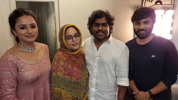 சினேகன், கன்னிகா தம்பதியினரை வாழ்த்திய யுவன் ஷங்கர் ராஜா!