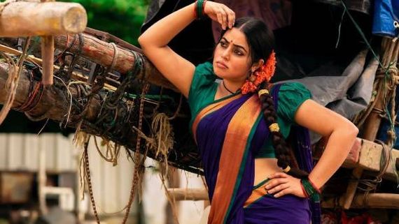  சூப்பே பங்காரம் ஆயனி.... அச்சு அசல் கிராமத்து பெண்ணாக மாறிய நடிகை பூர்ணா!