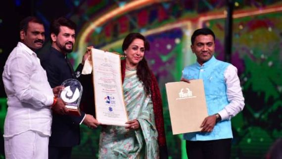 2021ம் ஆண்டின் சிறந்த திரை ஆளுமை.. 52வது இந்திய சர்வதேச விருது விழாவில் நடிகை ஹேமமாலினிக்கு விருது!