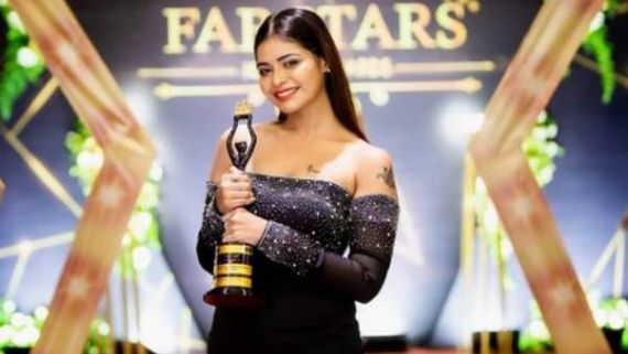 இவரே விருது சிலை போல இருக்காரே.. முதல் விருது கிடைத்த சந்தோஷத்தில் தர்ஷா குப்தா! 