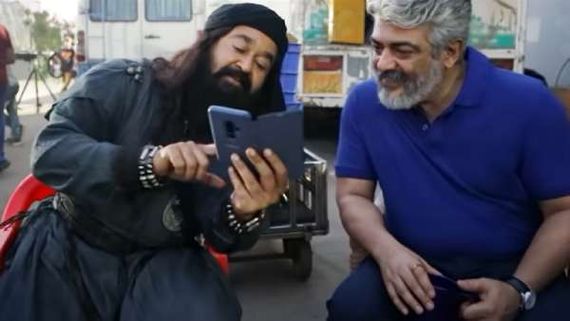 மோகன்லாலுக்கு  தல அஜித் கொடுத்த சர்ப்ரைஸ்... இணையத்தில் வைரலாகும் வீடியோ !