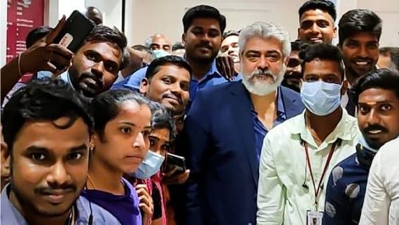 வலிமை முடிஞ்சது... அஜித் இப்போ என்ன லுக்கில் இருக்கிறார் தெரியுமா 