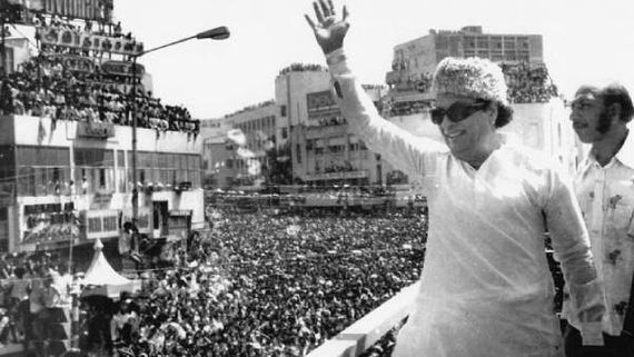 ஏழைகள் நெஞ்சத்தில் இன்னமும் எம்ஜிஆர் இறக்கவில்லை.. மக்கள் திலகத்தின் 34வது நினைவு தினம் இன்று!