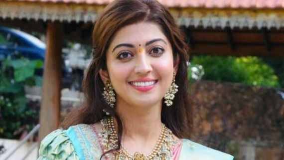  வெள்ளாவி வெச்சுத்தான் வெளுத்தாங்களா.. இல்ல வெயிலுக்கு காட்டாம வளத்தாங்களா!