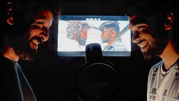 ஸ்க்ரீன்ல முறைச்சிக்கிட்டு.. நேர்ல சிரிச்சிக்கிட்டு.. வெறித்தனமாக முடிந்த மகான் டப்பிங்!