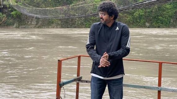 29 வருட சினிமா பீஸ்ட்.. வைரலாகும் தளபதி விஜய்யின் செம கேஷுவல் க்ளிக்.. கொண்டாடும் ரசிகர்கள்!