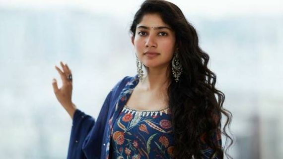  வெண்ணிலவே உந்தன் முன்னால் தோற்றுப்போகும்... சாய்பல்லவியின் ஹோம்லி லுக் பிக்ஸ் வைரல் !