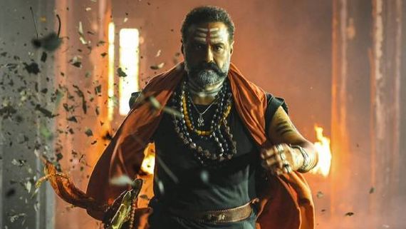 அடேங்கப்பா...சூறாவளில இருந்து மீண்டு வந்த எஃபெக்ட்...ரசிகர்களை மிரள வைத்த அகண்டா 