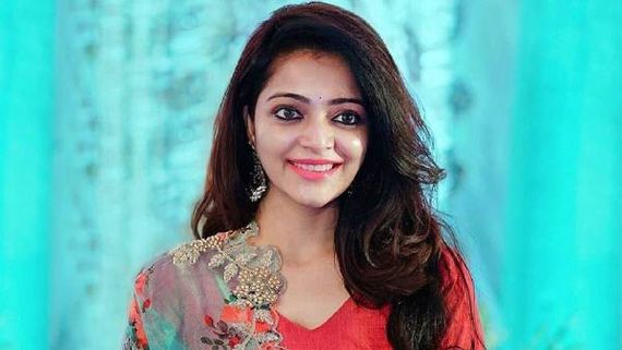  பளிச் பளிச் பதிலளித்த ஜனனி ஐயர்... பிரேத்தியேக போட்டோஸ் மூலம் சொல்லாத விஷயங்கள் 