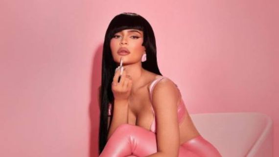 அடேங்கப்பா.. 30 கோடி ரசிகர்களை கவர்ந்த முதல் பெண்.. இன்ஸ்டாகிராமில் இமாலய சாதனையை படைத்த டிவி நடிகை!