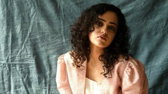 குண்டுமல்லி கணக்கா செம க்யூட்டா இருக்கும் நித்யாமேனன்!