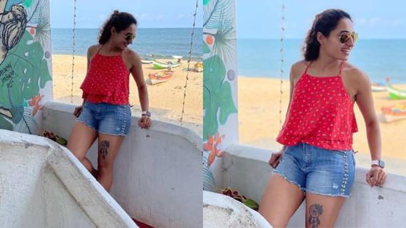 டாட்டூ தெரிய.. ஹாயா கடற்கரையில் போஸ் கொடுத்த பூஜா ராமச்சந்திரன்.. ஜூம் போட்டு ரசிக்கும் ரசிகர்கள்!