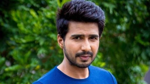 நீளும் பட்டியல்... நடிகர் விஷ்ணு விஷாலும் கொரோனாவால் பாதிப்பு 