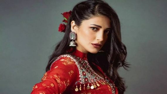 அடடா…. அந்த நடிகையையும் விட்டு வைக்காத கொரோனா… வீட்டில் தனிமையில் ஓய்வு !