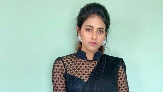 பௌர்ணமியே தோற்றுப் போகும் அழகு... அஞ்சலியின் லேட்டஸ்ட் போட்டோவிற்கு குவியும் லைக்ஸ்!