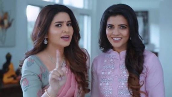 சைடு கேப்பில் சினேகாவின் வயதை வெளிப்படுத்திய ஐஸ்வர்யா... வாயை பிளக்கும் ரசிகர்கள் 