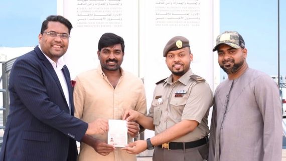 விஜய்சேதுபதிக்கு கோல்டன் விசா வழங்கி கௌரவித்த ஐக்கிய அரபு அமீரகம்!