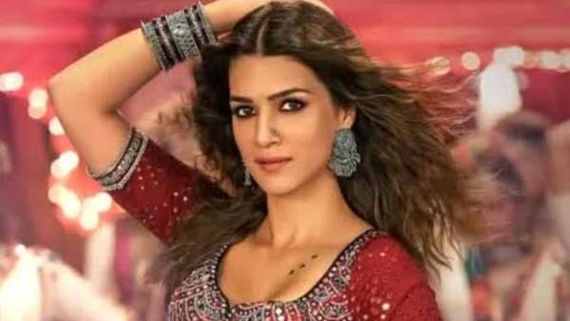 பரம சுந்தரியின் பக்குவம்… ஏழையின் சிரிப்பில் இறைவனைக் கண்டது அடுத்த விஜய் பட கதாநாயகியா ?