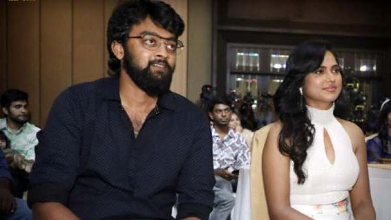 ரம்யா பாண்டியன் ராக்கிங்.. ரெட்ரோ லுக்கில் என்னம்மா அழகா இருக்காரு.. வெளியானது தோட்டா பாடல்!