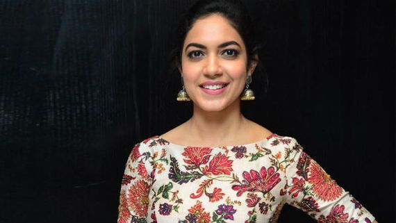 தென்னிந்திய சினிமாவை கலக்கும் நடிகை ரிது வர்மா... அட அவரா இவர் ? 