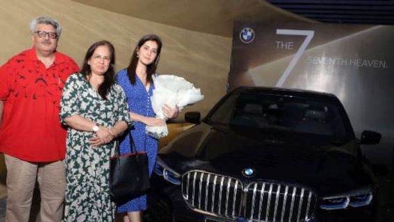 அன்னையர் தினத்தில் அம்மாவுக்கு சர்ப்ரைஸ் கிஃப்ட்… அசத்திய ராஷி கண்ணா !