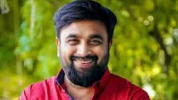  அந்த சிரிப்பு என்னோடது இல்ல... அப்படி சிரிக்க அவர் தான் காரணம்... இயக்குனர் சசிகுமார்!