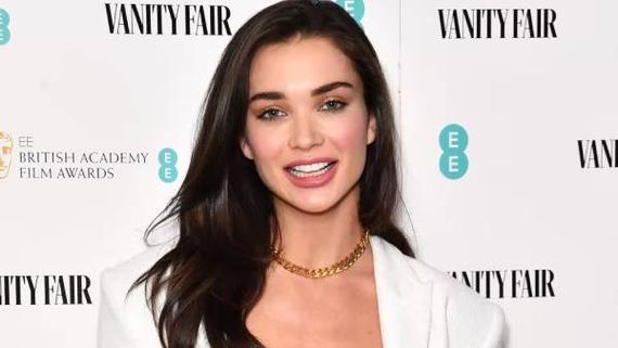 என்னம்மா லிஸ்ட் நீளமா போகுது...4வது காதலரை அறிமுகம் செய்த எமி ஜாக்சன் 