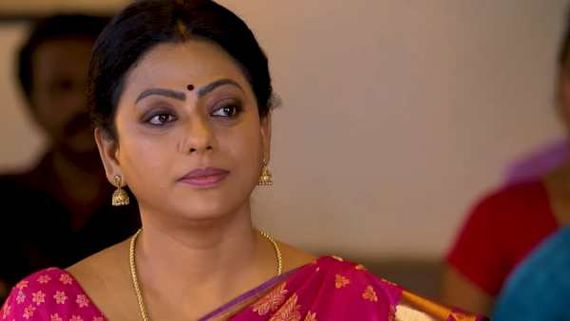 விவாகரத்து பெற்ற கையோடு பாக்கியா செய்த அதிரடி.. அதிர்ச்சியில் எழில்! 