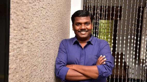 இயக்குநர்கள் செய்த தவறான வேலையால் கடுப்பான பாடலாசிரியர்கள் யுகபாரதி மற்றும் தாமரை