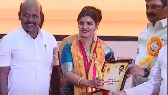 2014 தமிழக அரசு விருது..சிறந்த நடிகைக்கான விருது ஐஸ்வர்யா ராஜேஷ் பெற்றார் !