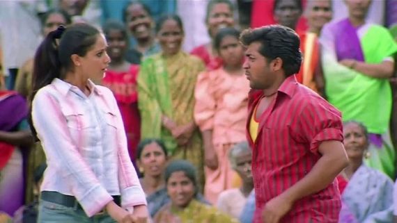  நடனத்துக்கு பெயர் போன சிம்ரனையே டான்ஸ் ஆட வைத்து பெண்டை நிமித்திய பாலா!!