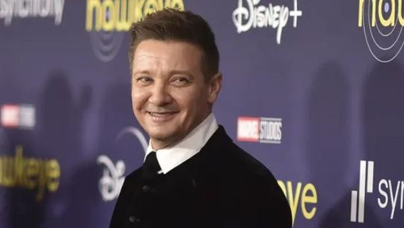 கவலைக்கிடமான நிலையில் 'அவெஞ்சர்ஸ்’பட நடிகர் ஜெர்மி ரென்னர்.. கவலையில் ரசிகர்கள்!