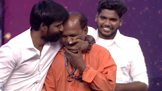 Soori Saregamapa: நீங்க மாட்டச் சொன்ன அத்தனை லைட் வெளிச்சமும்.. சரிகமப ஷோவில் எமோஷனலான சூரி! 