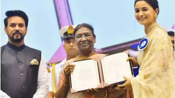 ஒரே ஆடையை மறுமுறை அணிந்த ஆலியா பட்... நெகிழ்ந்து பாராட்டிய ஷாருக்கானின் மகள்! 