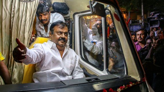  Vijayakanth - நடுராத்திரியில் தவித்த நடிகர்கள் நடிகைகள்.. ரயிலை நிறுத்தி விஜயகாந்த் செய்த மாஸ் சம்பவம்