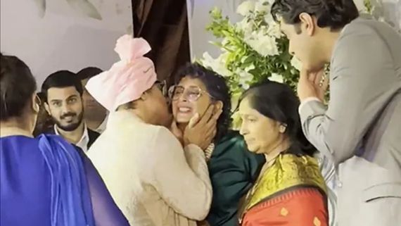 AamirKhan: மகளின் திருமணத்தில் முன்னாள் மனைவிக்கு முத்தம்.. பிரிந்தாலும் பழசை மறக்காத சூப்பர் ஸ்டார்