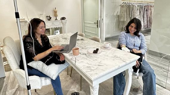  Actress Samantha: கையில் டிரிப்ஸ்.. கலக்கல் போட்டோஷுட்டிற்கு தயாரான சமந்தா!