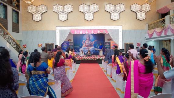 தீபாவுக்கு கிடைத்த பட வாய்ப்பு‌.. நெரிசலில் சிக்கிய அபிராமி.. கார்த்திகை தீபம் இன்றைய எபிசோட்!