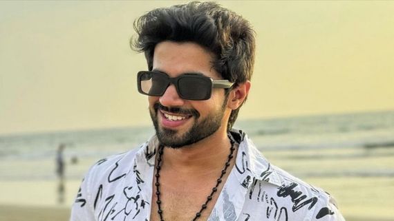 காரில் ஜிபிஎஸ் ட்ராக்கர்.. ஆங்கரை கடத்தி காதல் டார்ச்சர்.. திரிஷா அதிரடி கைது.. ஷாக் பின்னணி 