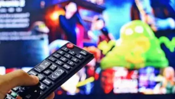 OTT: ஆபாச படங்களை வெளியிட்ட 18 ஓடிடி ஆப்களுக்கு ஆப்பு.. மத்திய அரசு அதிரடி.. 19 வெப்சைட்கள் சிக்கின! 