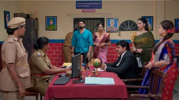 ஜெயிலுக்கு போன ஆனந்த்.. ஐஸ்வர்யா செய்த உதவி.. கார்த்திகை தீபம் இன்றைய எபிசோட்! 