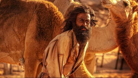 செருப்பாய் தேய்ந்த பிரித்விராஜ்.. மாஸ் காட்டும் ஆடு ஜீவிதம்.. மகிழ்ச்சியில் படக்குழு!