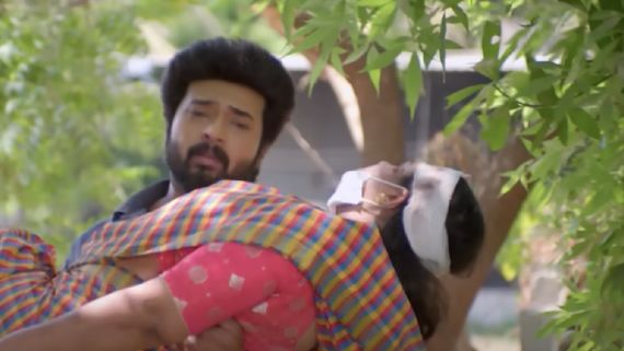 உயிரோடு புதைக்கப்பட்ட அபிராமி.. பறிதவித்துப்போன கார்த்திக்.. கார்த்திகை தீபம் இன்றைய எபிசோட்!