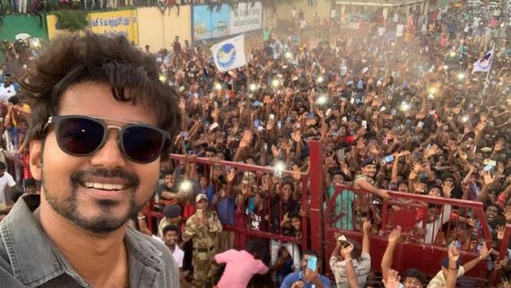 Vijay: சினிமாவில் இருந்து விலகும் தளபதி.. கண்ணீரில் ததும்பும் நண்பா- நண்பிகள்.. வீ மிஸ் யூ விஜய்!